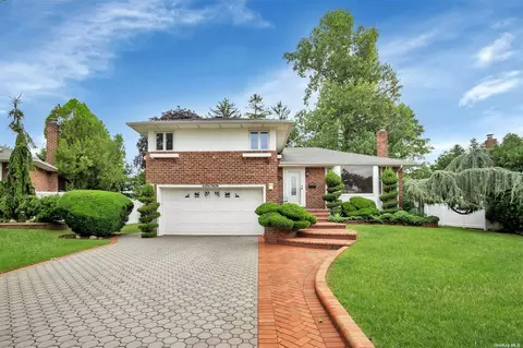 4059 Briarwood Ave, Seaford, NY 11783