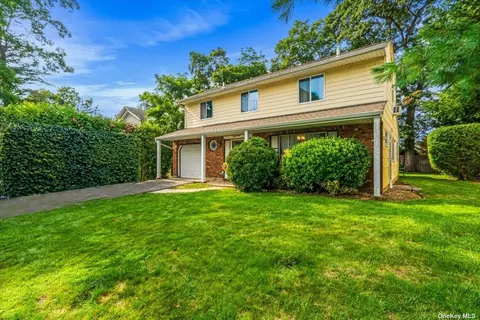 63 Delamere St, Huntington, NY 11743