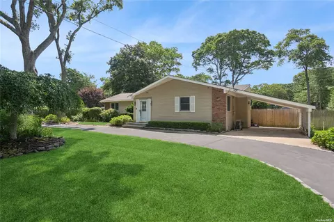 7 Homewood Dr, Hampton Bays, NY 11946