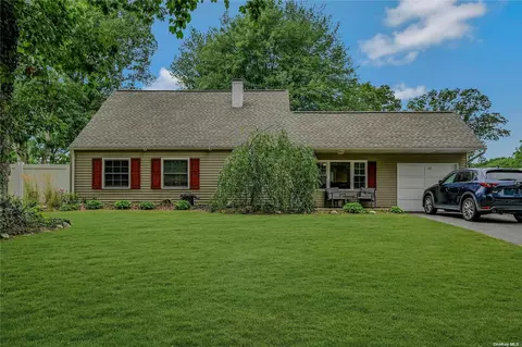 12 Silver Pine Dr, Medford, NY 11763
