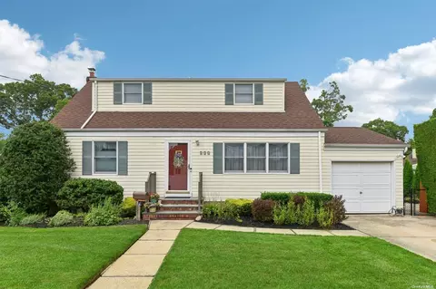171 Massapequa Ave, Massapequa Park, NY 11762