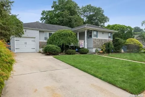 874 Leeds Dr, North Bellmore, NY 11710