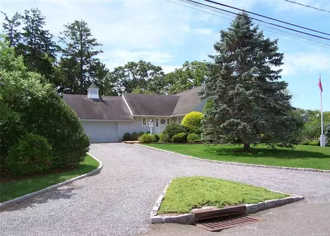 40 Woodland Dr, Bayport, NY 11705