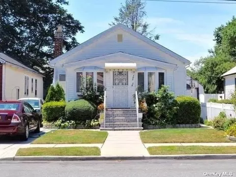 102-26 213th St, Queens Village, NY 11429