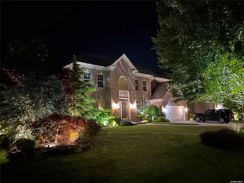 19 Moreland Ct, Mount Sinai, NY 11766