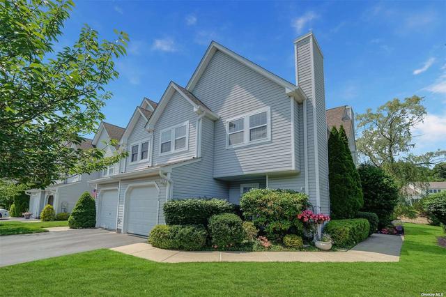300 Erik Dr #300, East Setauket, NY 11733