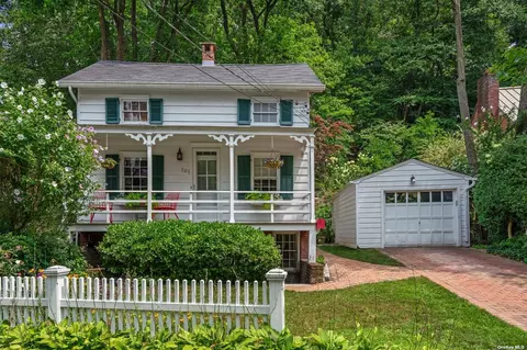 161 E Broadway, Roslyn, NY 11576