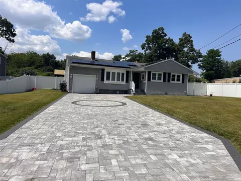 10 Benjoe Dr, Bay Shore, NY 11706