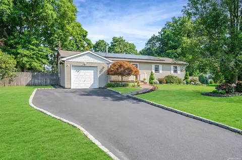 27 Nathan Dr, Bohemia, NY 11716