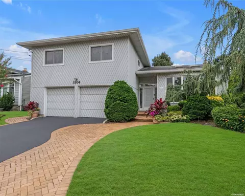 1914 Leslie Ln, Merrick, NY 11566