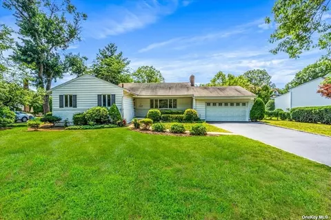 140 Rockaway Ave, Garden City, NY 11530