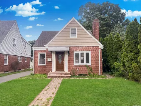 31 Spencer, Hempstead, NY 11550