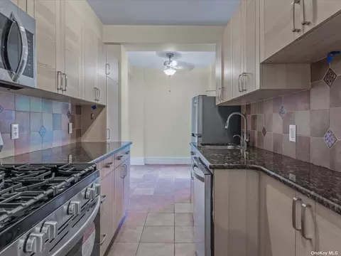 8300 Talbot St #1F, Kew Gardens, NY 11415
