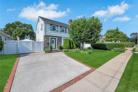 267 Crowell St, Hempstead, NY 11550
