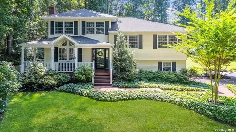 470 Wolf Hill Rd, Dix Hills, NY 11746