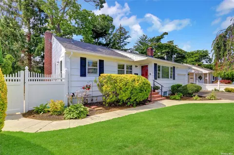 710 Bermuda Rd, West Babylon, NY 11704