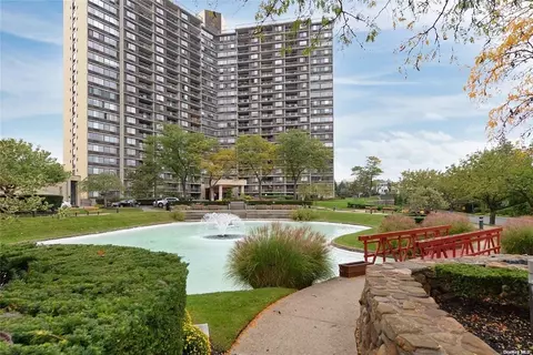 1 Bay Club Dr #11P, Bayside, NY 11360