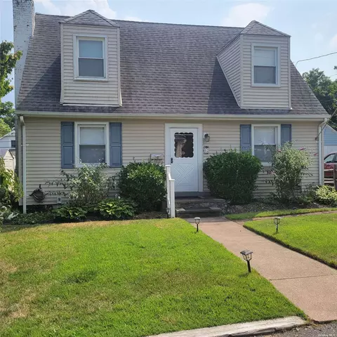 12 Bayview Ave, Bayville, NY 11709