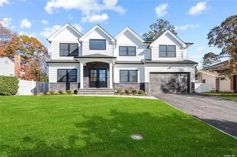 18 Melissa Ln, Old Bethpage, NY 11804