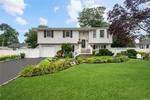 6 Brown Pl, Ronkonkoma, NY 11779