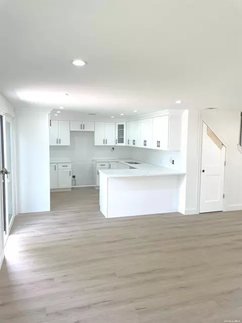 47 Sand Ln, Islandia, NY 11749