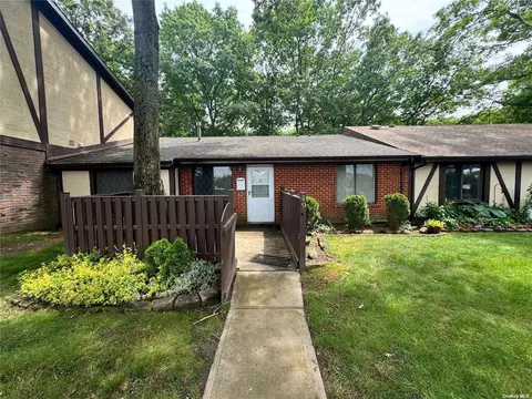 49 Birchwood Dr #49, Port Jefferson Station, NY 11776