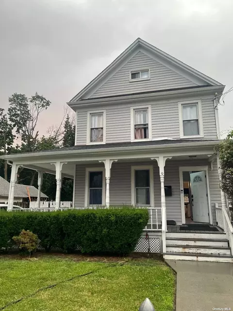 9 Thorne Ave, Hempstead, NY 11550
