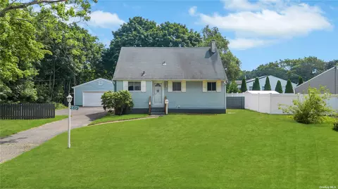 2819 Kane Ave, Medford, NY 11763