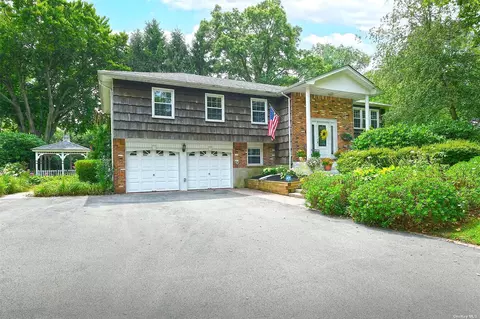 1 Markwood Ln, East Northport, NY 11731