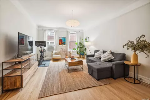 34-44 82nd St #4H, Jackson Heights, NY 11372
