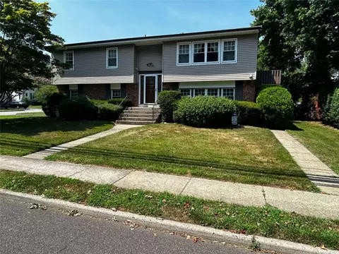 147 Warner Ave, Roslyn Heights, NY 11577