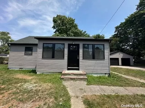 121 Orchid Dr, Mastic Beach, NY 11951