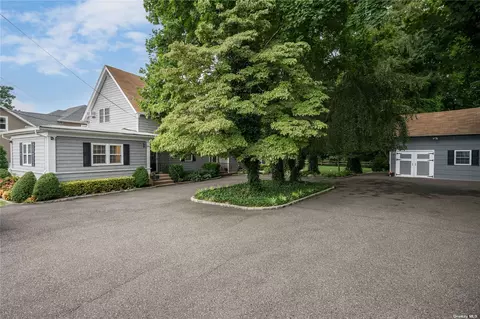 315 Melville Rd, Farmingdale, NY 11735