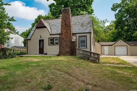 97 N 18th St, Wyandanch, NY 11798