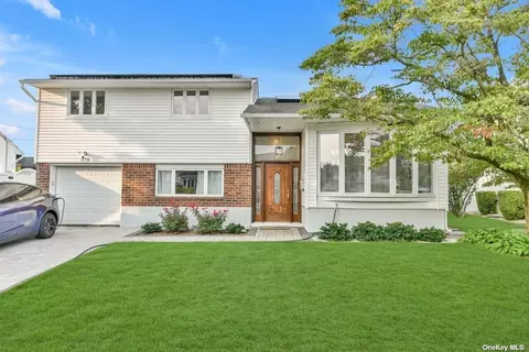 278 Buick Pl, East Meadow, NY 11554
