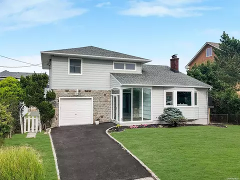 487 West Dr, Copiague, NY 11726