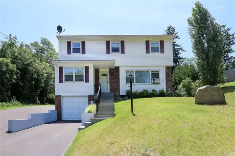 69 Kings Park Rd, Commack, NY 11725