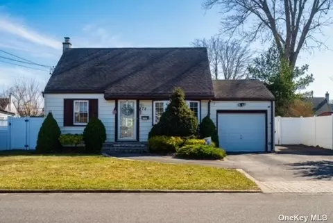 172 Throop St, West Babylon, NY 11704