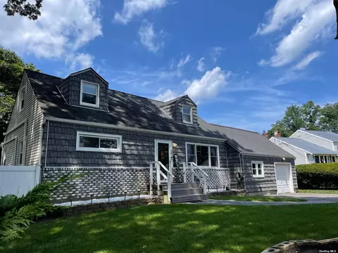 20 Bruce Ln, Kings Park, NY 11754