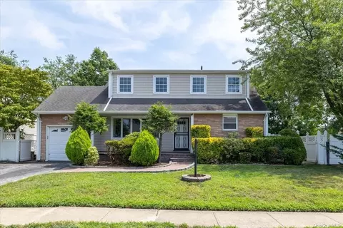 19 Camp Rd, Massapequa, NY 11758