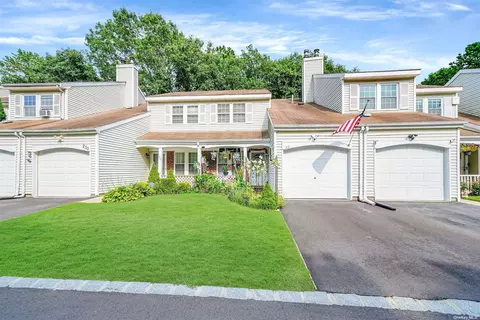 231 Ivy Mdw #231, Middle Island, NY 11953
