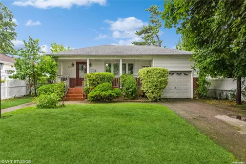 2476 Harding Ct, East Meadow, NY 11554