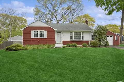 13 Argonne Rd E, Hampton Bays, NY 11946