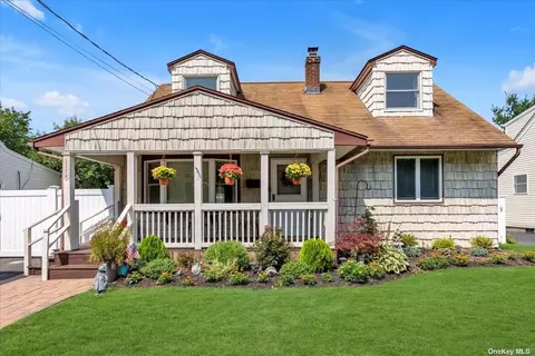 2374 Wantagh Ave, Wantagh, NY 11793