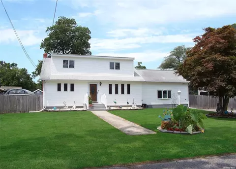 84 Lynbrook Dr, Mastic Beach, NY 11951