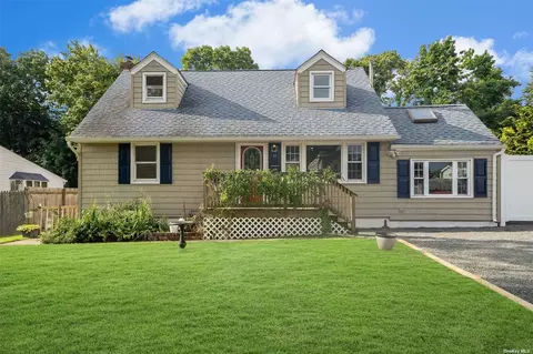 41 Samuel St, Ronkonkoma, NY 11779