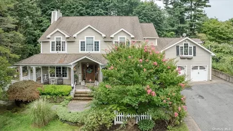 24 Corona Rd, Sound Beach, NY 11789