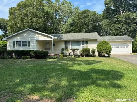 1472 Roanoke Ave, Riverhead, NY 11901