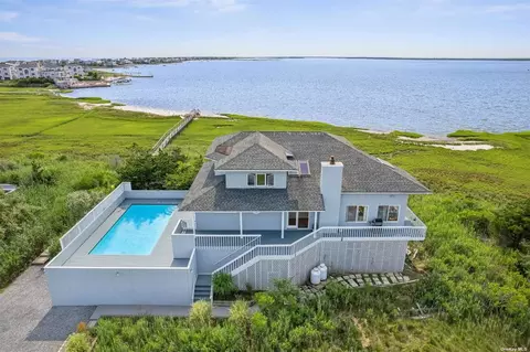 552 Dune Rd, Westhampton, NY 11977