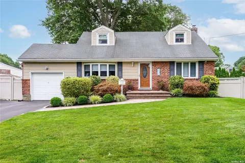4 Eldridge St, East Northport, NY 11731